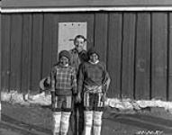 [Mr. R Tash with two Greenland Inuit girls]. Original title: Mr. R. Tash with two Greenland Eskimo girls 1924