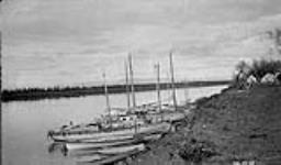 [Inuit gas and sail schooners at Aklavik] Original title: Eskimo gas and sail schooners at Aklavik 1922