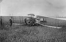 [Wreckage of Curtiss JN-4 (CAN) aircraft C194 of the R.A.F., Ontario.] [ca. 1918].