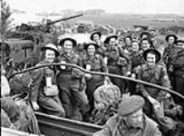 Des infirmières militaires de l'Hôpital général canadien no 10, Corps de santé royal canadien 23 juillet 1944.