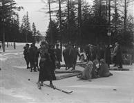 Winter Sports, Rockcliffe, Ontario, [ca. 1916]/[Sports d'hiver, Rockcliffe, (Ontario) vers 1916.] 1916