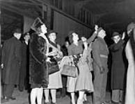 War brides greeting Canadian military personnel arriving aboard R.M.S. QUEEN ELIZABETH, Southampton, England, 27 November 1945 November 27, 1945.