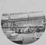 Immigrants chinois sur le pont du bateau à voile "Black Diamond" vers 1889.  ca. 1889