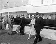 Sa Majesté la reine Elizabeth II et le président D.D. Eisenhower à l'ouverture de la voie maritime du Saint-Laurent 26 juin 1959.