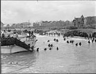 Troops of the 9th Canadian Infantry Brigade (Stormont, Dundas, and Glengarry Highlanders) going ashore from LCI (L) 299 [Landing Craft Infantry], Bernières-sur-mer, Normandy, France, 6 June 1944 6 June 1944.