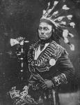 Maun-gua-daus (ou Maun-gwa-daus) alias George Henry (né ca 1807), chef originaire de la nation ojibwée de Credit (Haut-Canada) et interprète au service des Affaires indiennes ca. 1846.