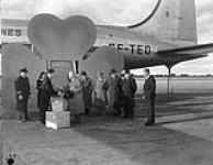 [Trans-Canada Airlines flight to Shannon, Ireland, 1 October 1947.] Le 1er octobre 1947