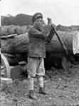 [Soldat autochtone ayant servi dans le Corps forestier canadien en Angleterre, vers 1915-1918.] 1914-1919
