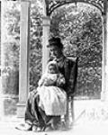 Mme Bowland [Rowland] et un bébé, septembre 1891 Sept. 1891.