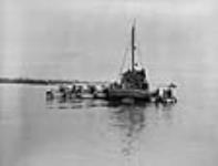Pêcheurs rassemblant des navires de pêche canadiens-japonais dans la réserve 10 Dec. 1941