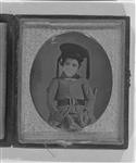 Jeune garçon non-identifié coiffé d'un chapeau militaire(?) vers 1855
