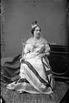 [Mme G. W. Wickstead costumée en Britannia] [between February 24-29, 1876].