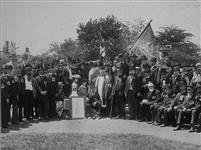 Army and Navy veterans around the memorial stone erected in memory of the Heroes of 1812. In the Old Burying Ground c 1901