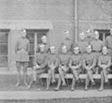 Partie d'une photographie panoramique. Portrait de groupe de cadets, cours numéro 12, Royal  Flying Corps 10 Sept. 1917