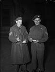 Personnel with Military Medals which they received during an investiture at Buckingham Palace. (L-R): Cpl. W.A. Chergwin, Sgt. Tommy Prince 12 février 1945
