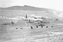 Des tentes inuites à Kugluktuk (anciennement Coppermine) au Nunavut 1949.