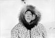 Femme inuite avec un enfant 1949 - 1950