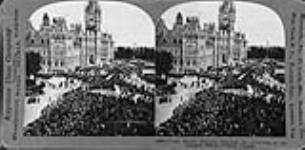 Loyal British Subjects Awaiting the Unveiling of the Victoria Statue by the Duke and Duchess of Cornwall and York on west side of Centre Block of Parliament Buildings 21 Sept. 1901