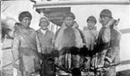 [Group of Inuit aboard the S.S. Baychimo] Group of Inuit Septembre 1921
