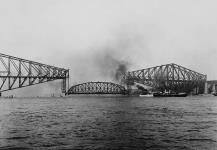 View looking upstream, showing the centre span of the Quebec Bridge during the third lift, 10:25 a.m 11 sept. 1916