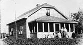 Max Gordon and his family and the farmhouse he built himself, Edenbridge Jewish Farm Settlement Colony 1936
