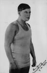 Le nageur canadien George Young, qui est le premier homme à avoir nagé de Catalina Island à la partie continentale de la Californie, en 1927 ca 1930