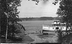 Steamer "Muskoka" at wharf Maplehurst, Muskoka Lakes ca. 1907