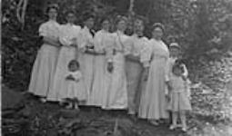 Abercrombie Worthington & Family, Maplehurst, Muskoka Lakes ca. 1907