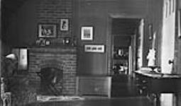 Interior of unidentified house ca. 1908