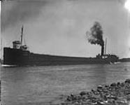 Great Lakes vessel - Tanker SATURN - foreground view 1925