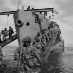 Canadian troops disembark in the Aleutian Islands août - sept. 1943