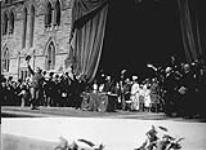 (Prince of Wales' visit to Canada) Cheering His Majesty the King, Ottawa, [Ont.] Sept. 1 n.d.