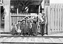 Galician immigrants at Immigration Sheds, Québec (Québec) c.a. 1908-1910.