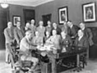 Signature de l'entente fédérale-provinciale sur les pensions de vieillesse 18 mai 1928.