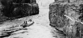 Shooting Miles Canyon ca. 1898 - 1910