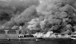 Fire at the Grand Trunk freight sheds adjacent to the Union Station. Photo taken at 5:50 p.m 15 Aug. 1918
