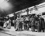Arrival of immigrants at Union Station ca. 1910