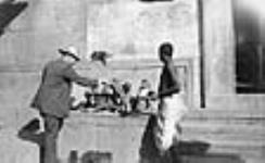 Hon. W.L. Mackenzie King feeding monkeys 28 Jan. 1909