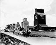 Conduite des " réservoirs de blé " vers les silos Vers 1920-1930