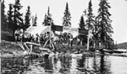 Le bureau de poste du Grand lac de l'Ours a été établi dans l'établissement Murphy Services, le 5 décembre 1932 1932