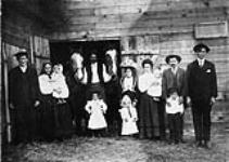 Trois générations de colons croates, Kenaston, Saskatchewan, vers 1910 vers 1910