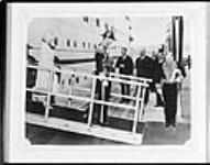 Queen Elizabeth and George VI disembarking 1939