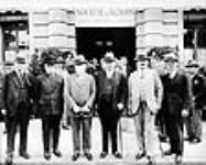 W.L. Mackenzie King avec des délégués - Société des Nations vers 1930