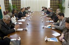 [Prime Minister Stephen Harper and Jamaican Prime Minister Bruce Golding have an expanded bilateral meeting in Kingston, Jamaica] 21 April 2009