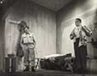 Tit-Coq; Gratien Gélinas avec Albert Duquesne (le padre) dans les casernes [document iconographique] [1948-1949].