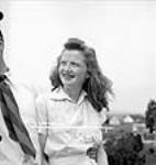 Portrait souriant d'Alphonsine Roy, une ouvrière des munitions du département de fabrication de l'usine Dominion Arsenals Ltd 24 août 1942