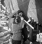 Women shipyard workers 'bolt up' a ship [at Pictou shipyard, Pictou, N.S.] janv. 1943
