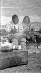 Deux Inuits dans un iglou [document iconographique] : [Atqitsaut (à gauche) avec son épouse Nabbat. Le couple et leurs fils, Uwingayak et Paneoke, ainsi que leurs filles, Arjaut, Ututaamarnaa et Ututnaaq, sont tous décédés.] [between 1926-1943].