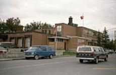 [Bureau de poste de Val-d'Or, Québec] [document iconographique] / [Photographié par] [Anatole Walker] 1984