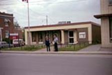 [Bureau de poste de Saint-Rémi, Québec] [document iconographique] / [Photographié par] [Anatole Walker] 1980